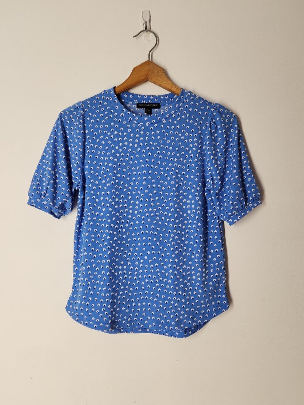 Banana Republic cute printed blue white puff sleeve stretch blouse top XXS 2XS